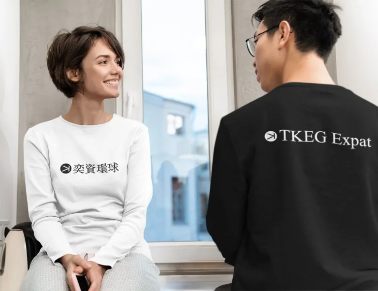 兩位初創創辦人在交流
